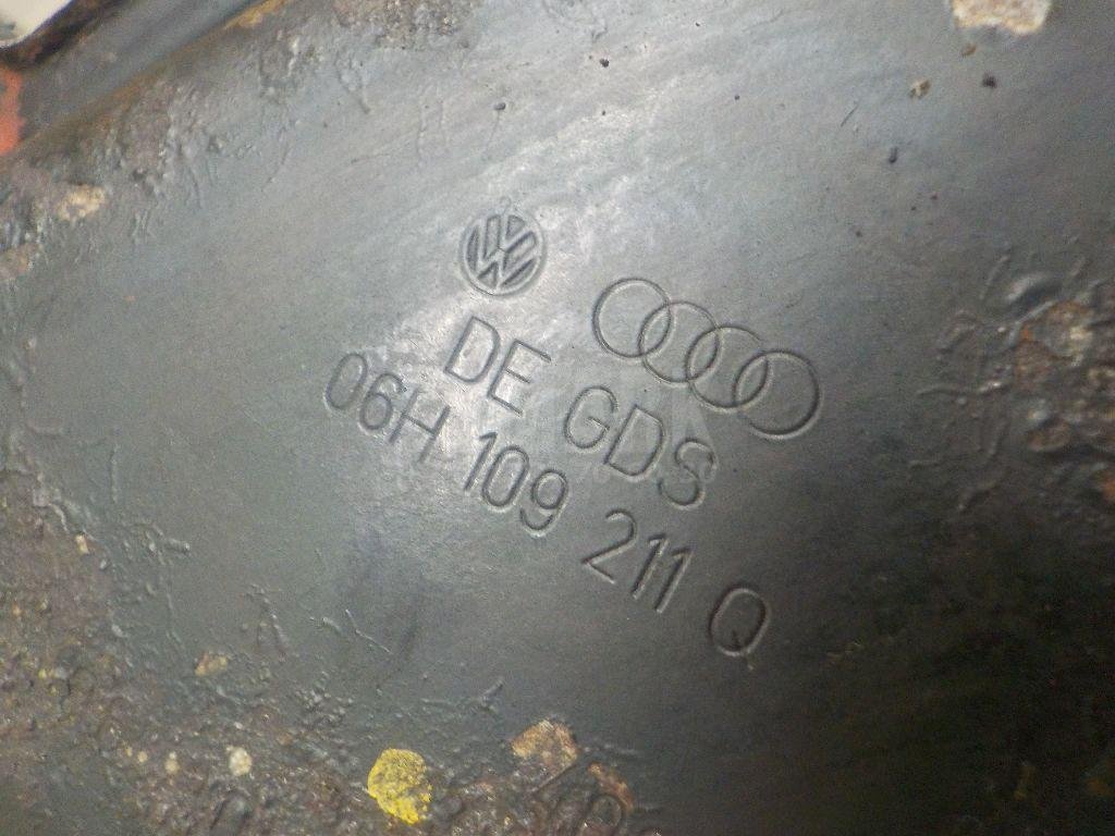 Крышка двигателя передняя