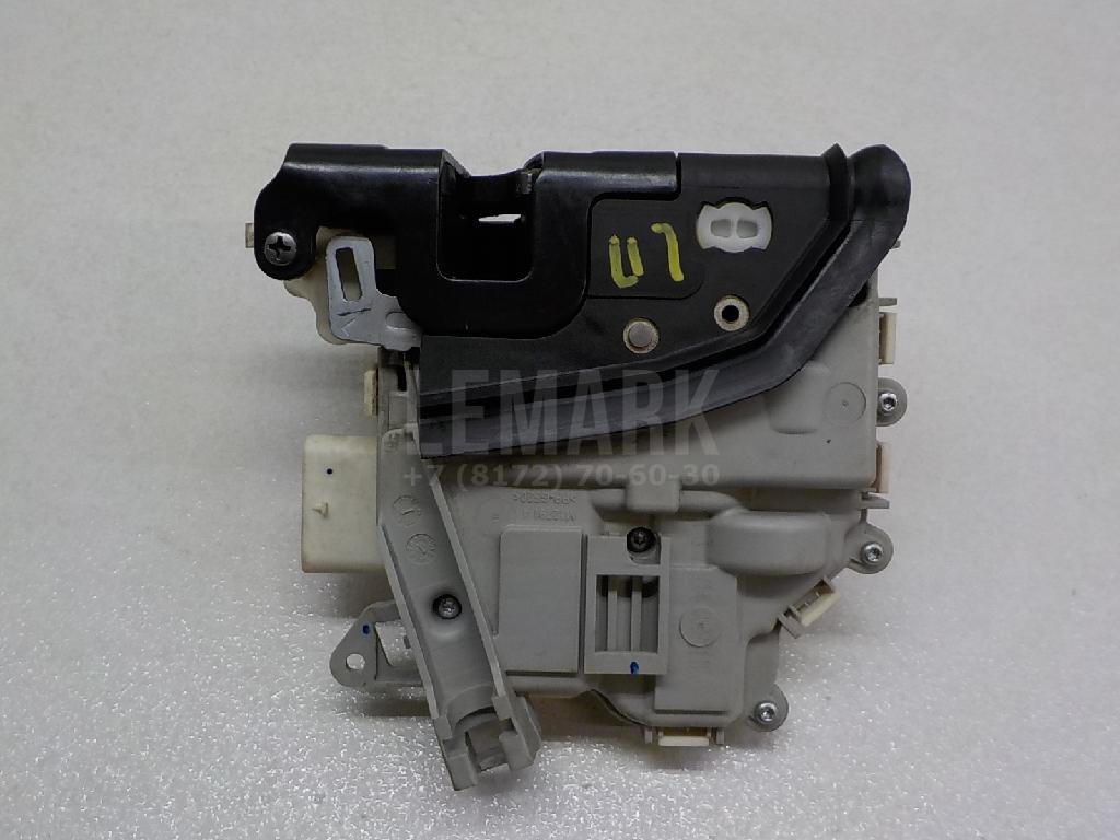 Замок двери передней левой