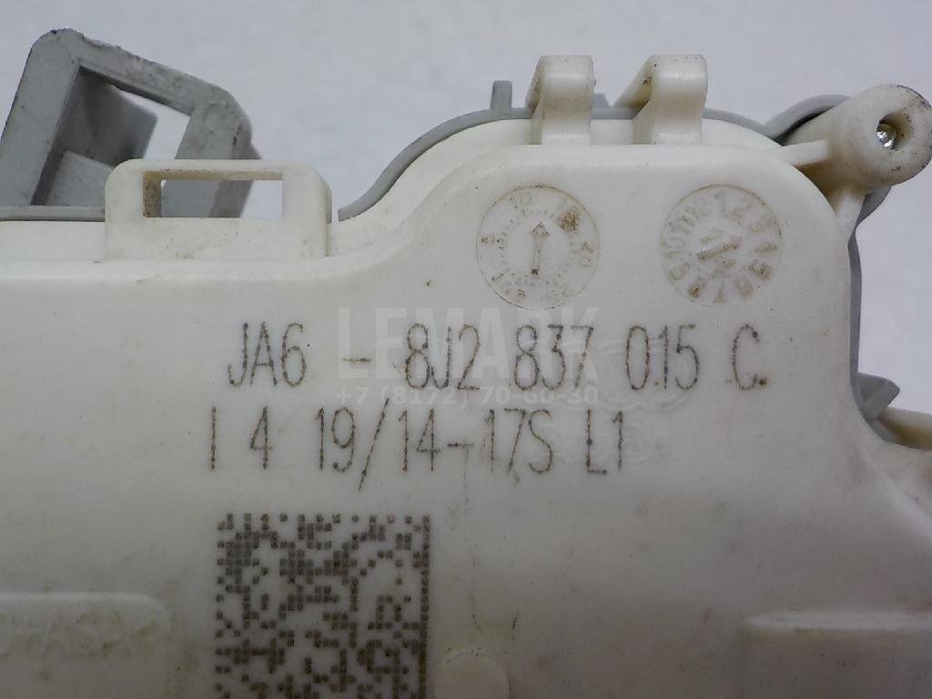 Замок двери передней левой