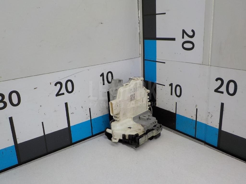 Замок двери передней левой