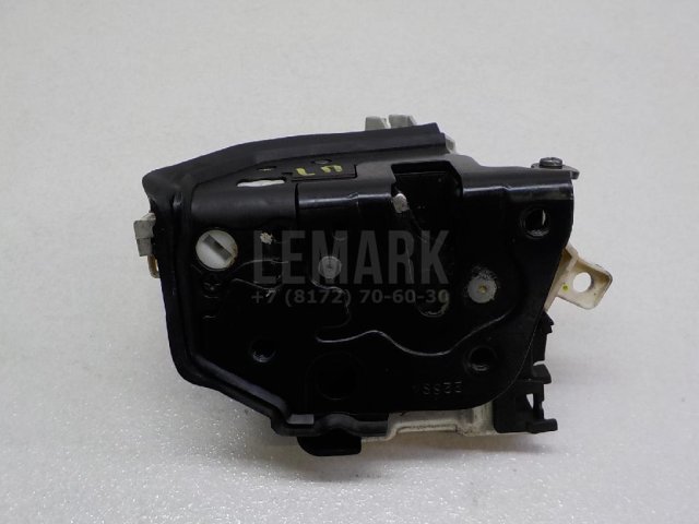 Замок двери передней левой