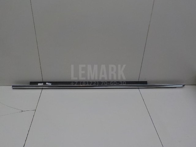 Накладка стекла переднего левого