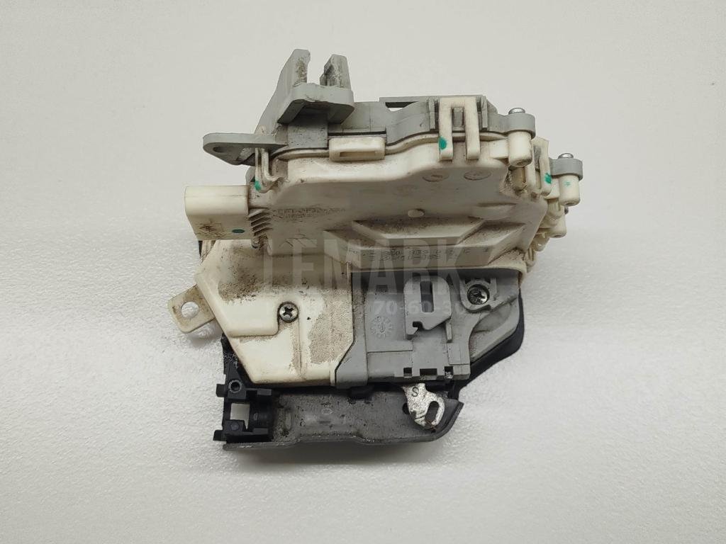 Замок двери задней левой