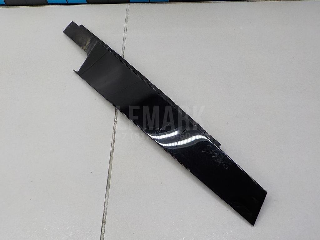 Накладка двери передней левой