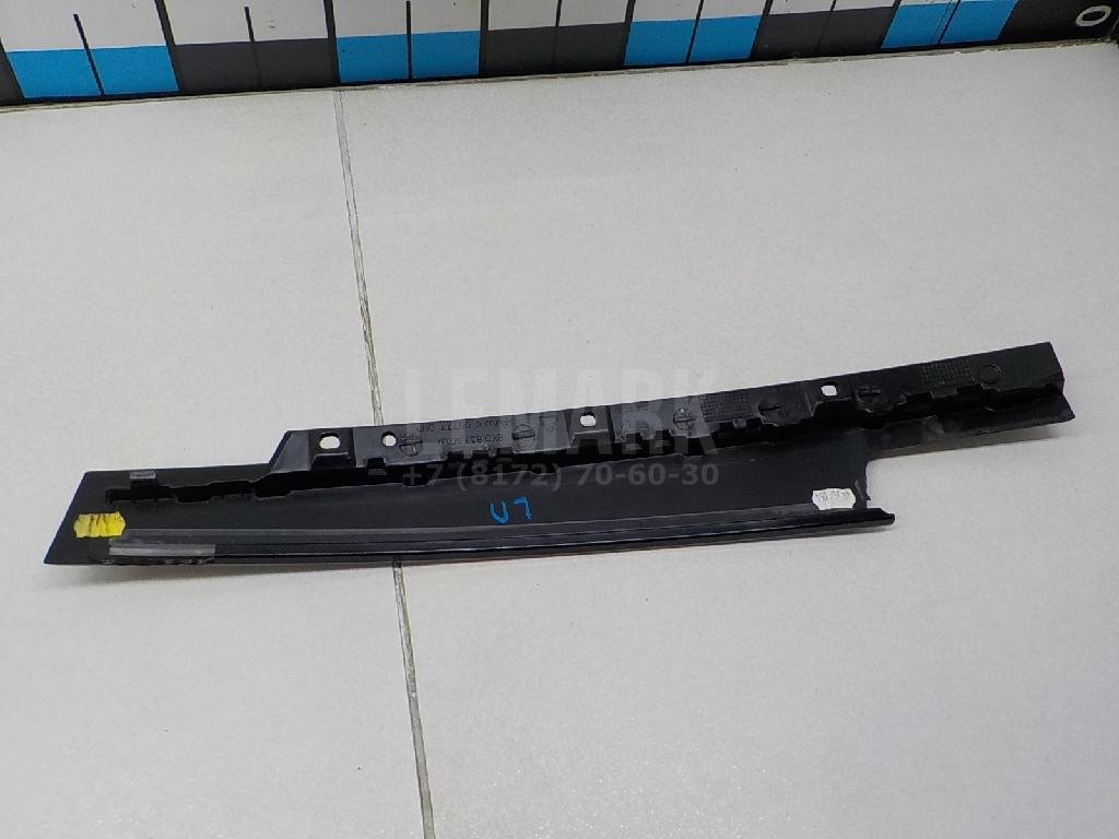 Накладка двери передней левой