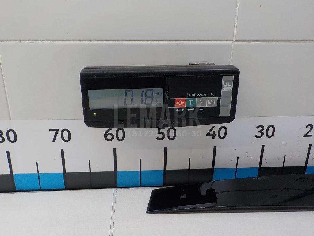 Накладка двери передней правой