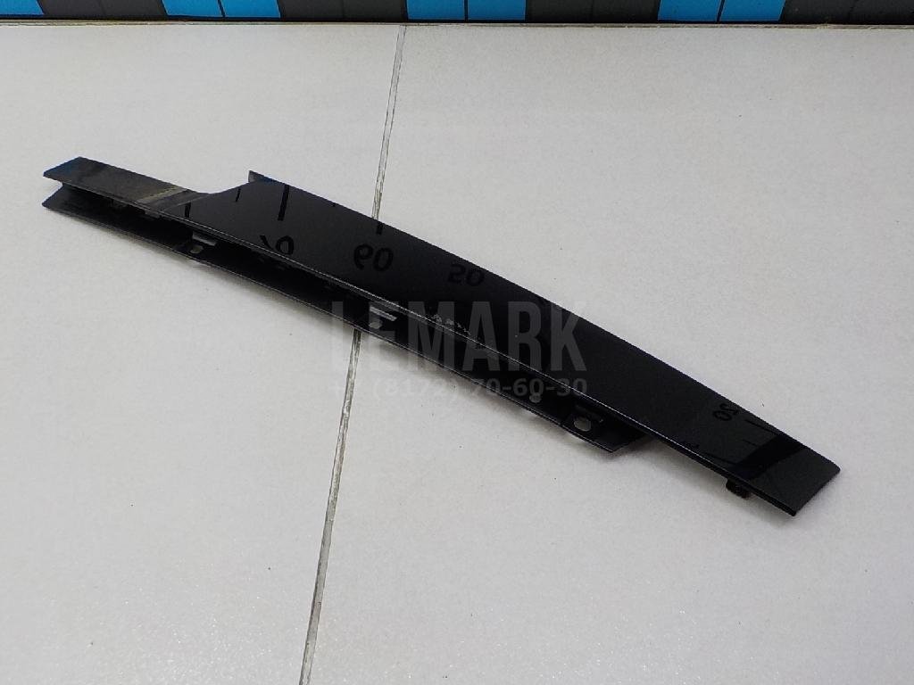 Накладка двери передней правой