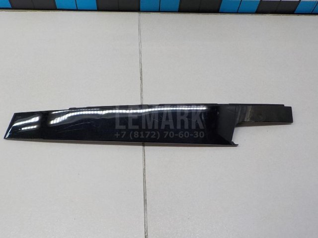 Накладка двери передней правой