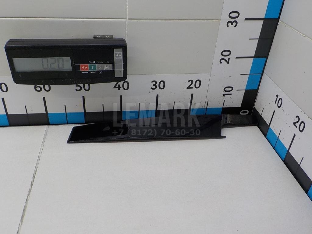 Накладка двери передней правой