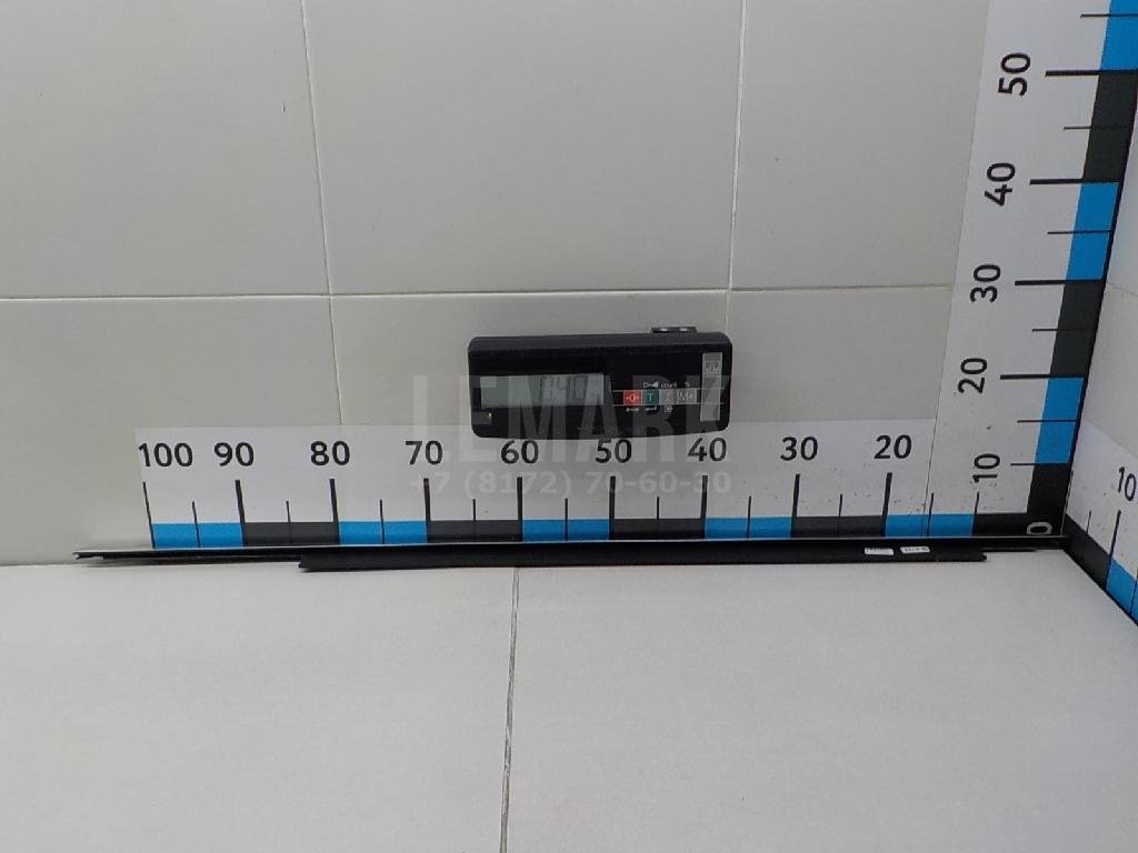 Накладка стекла переднего левого