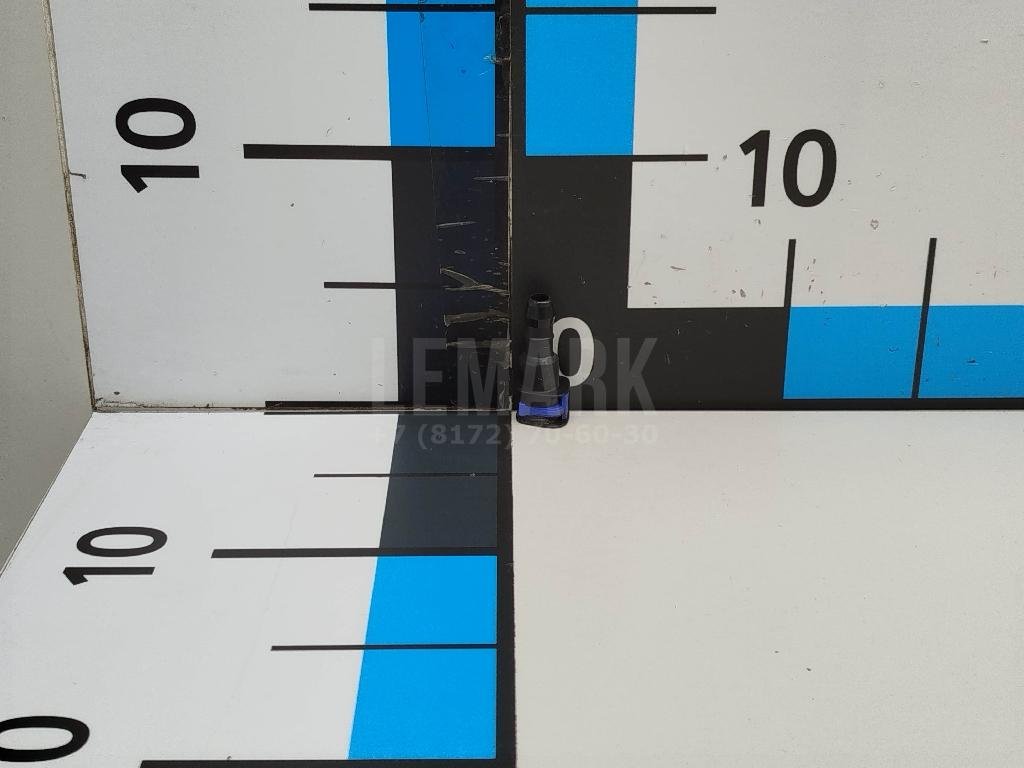 Штуцер трубки омывателя