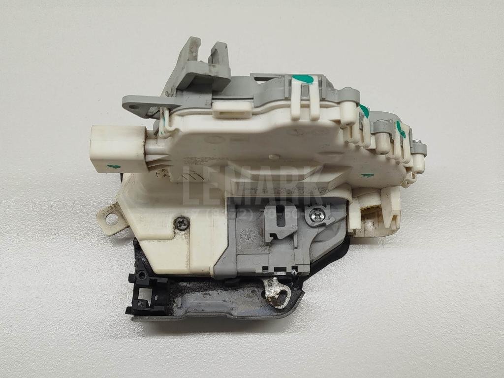 Замок двери передней левой