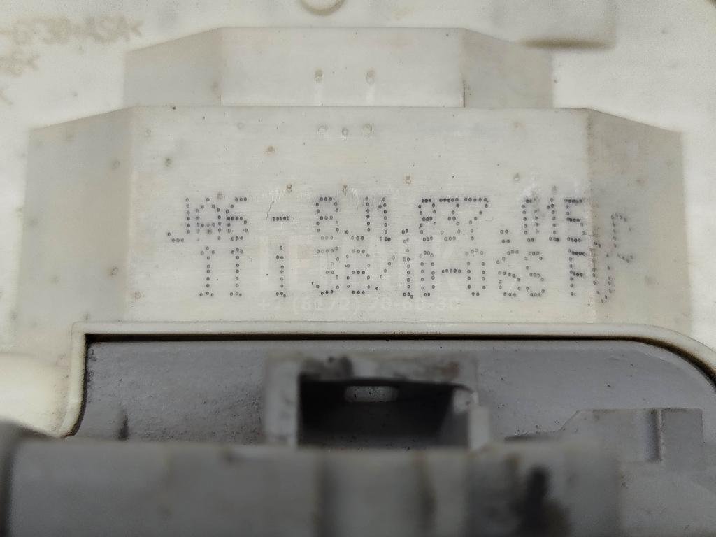 Замок двери передней левой