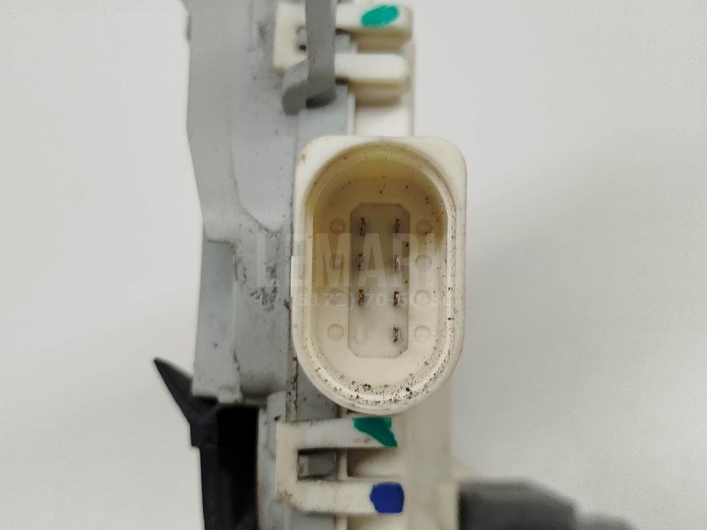 Замок двери передней левой