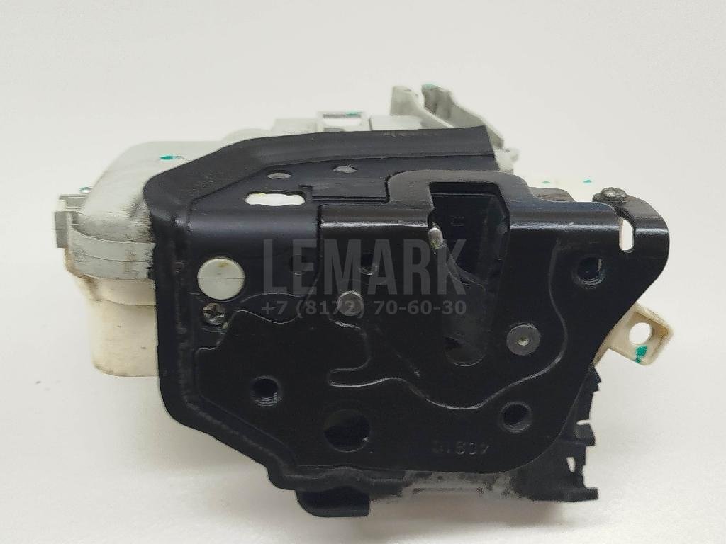 Замок двери передней левой