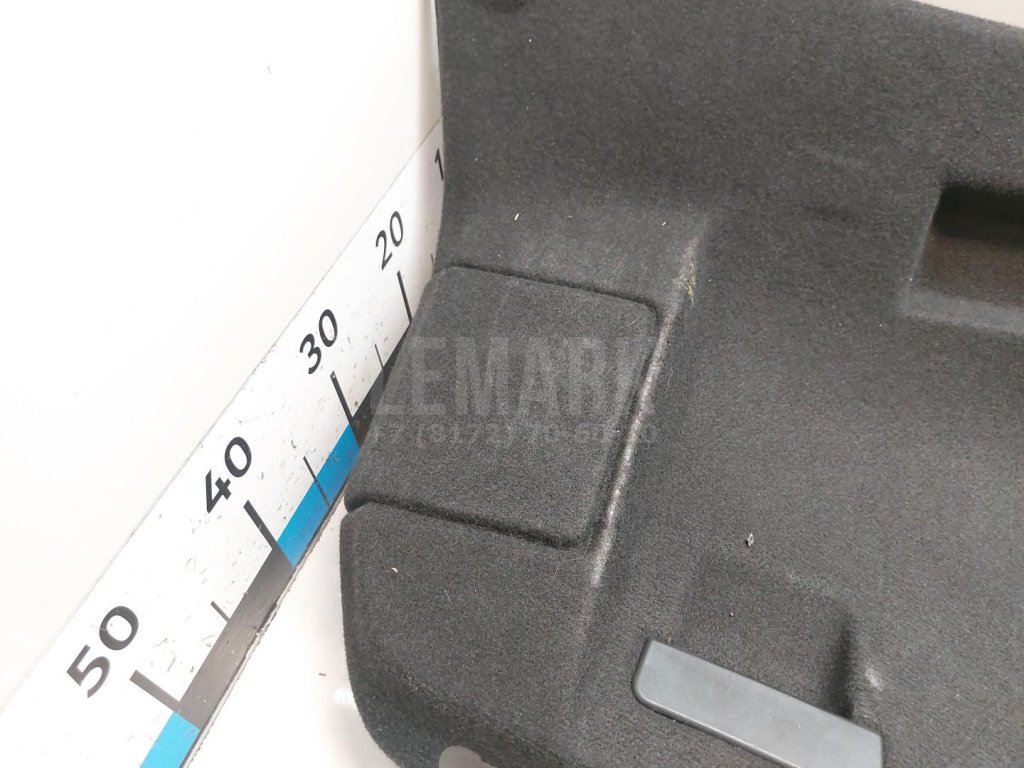 Обшивка крышки багажника