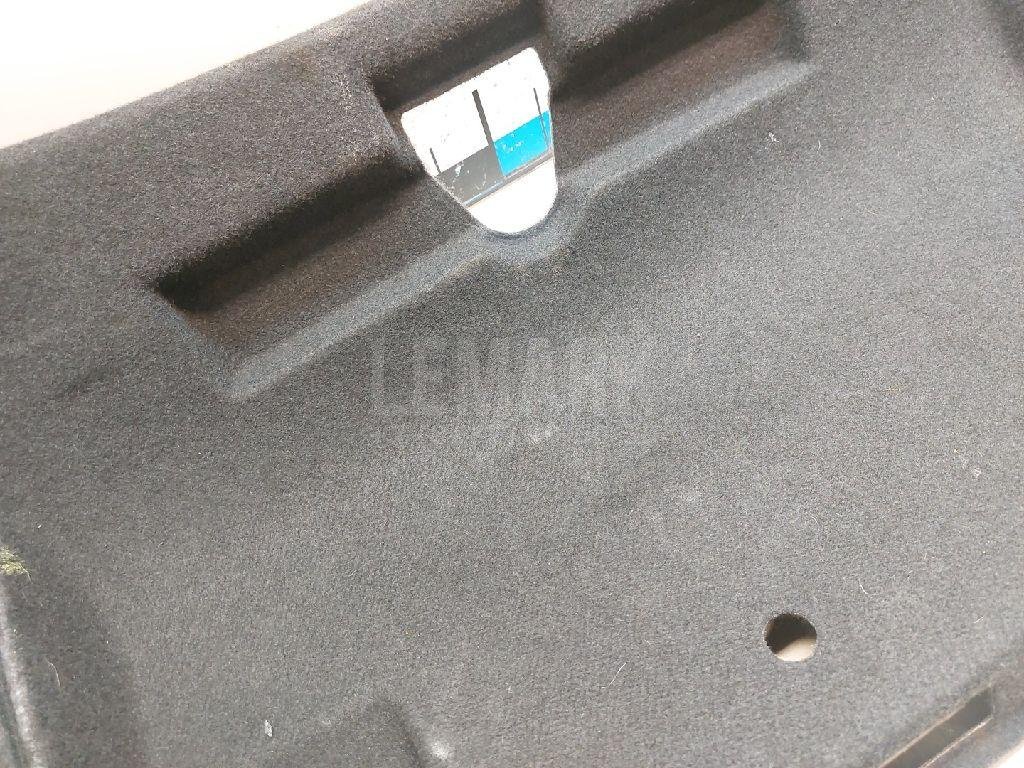 Обшивка крышки багажника