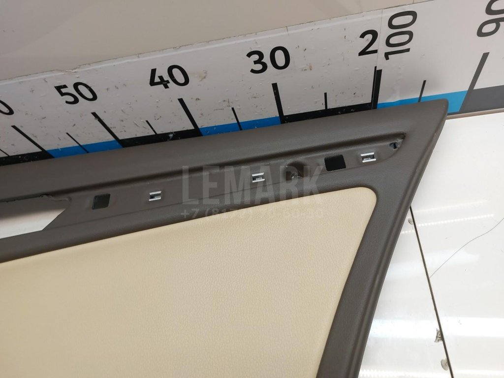 Обшивка двери задней правой