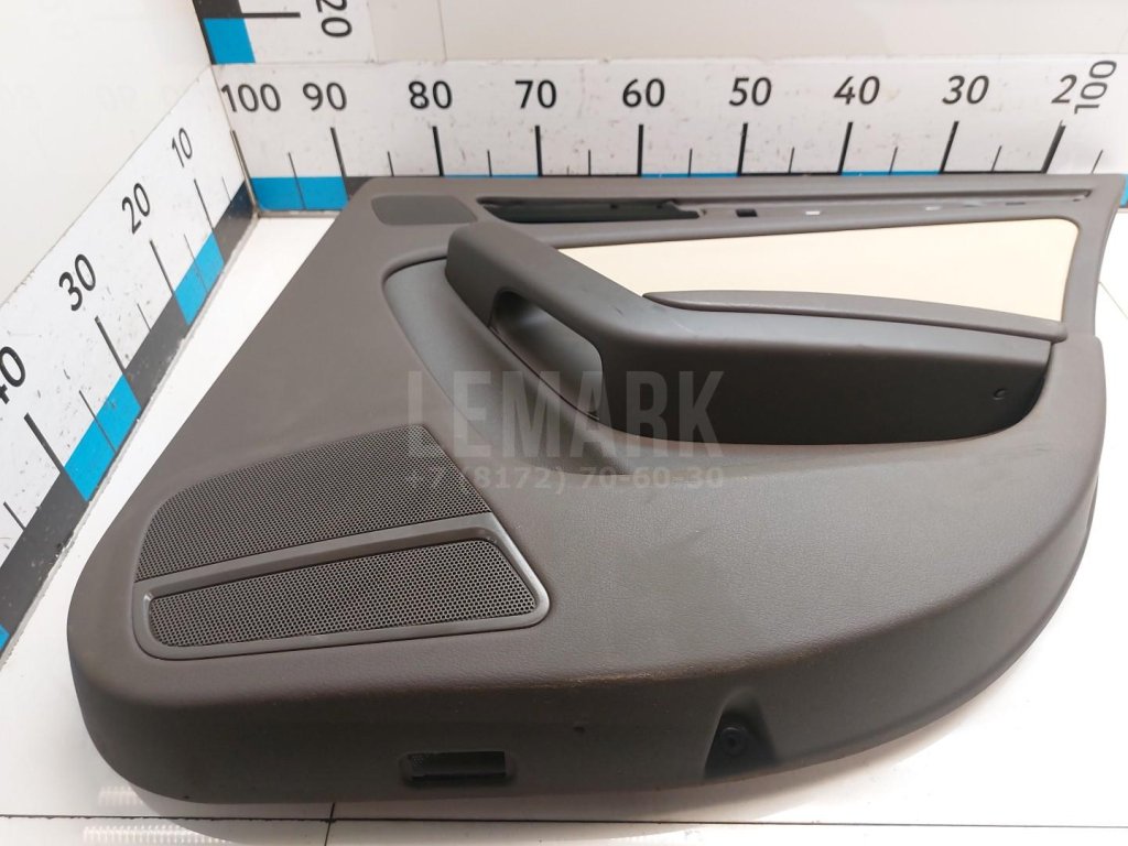 Обшивка двери задней правой