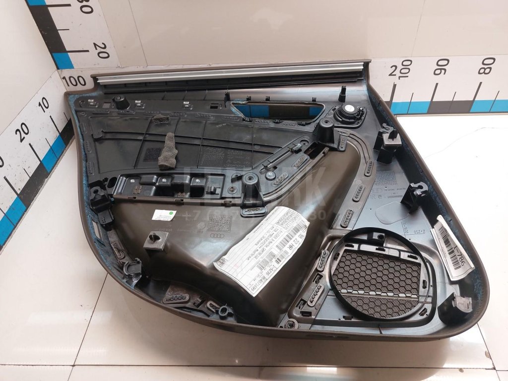 Обшивка двери задней правой