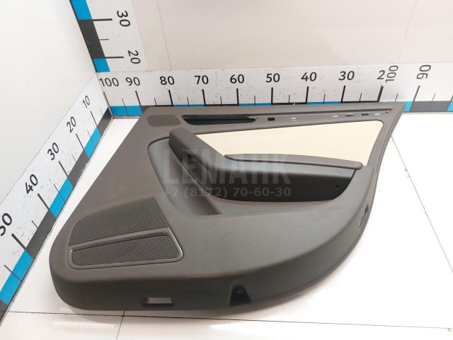 Обшивка двери задней правой