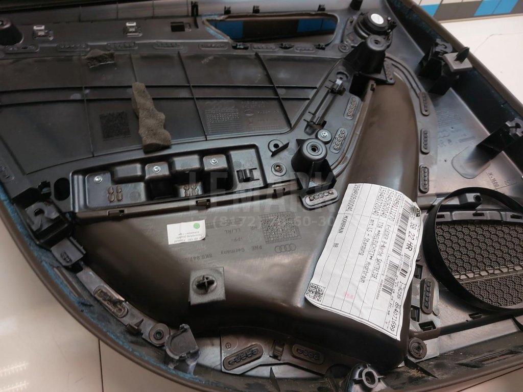 Обшивка двери задней правой