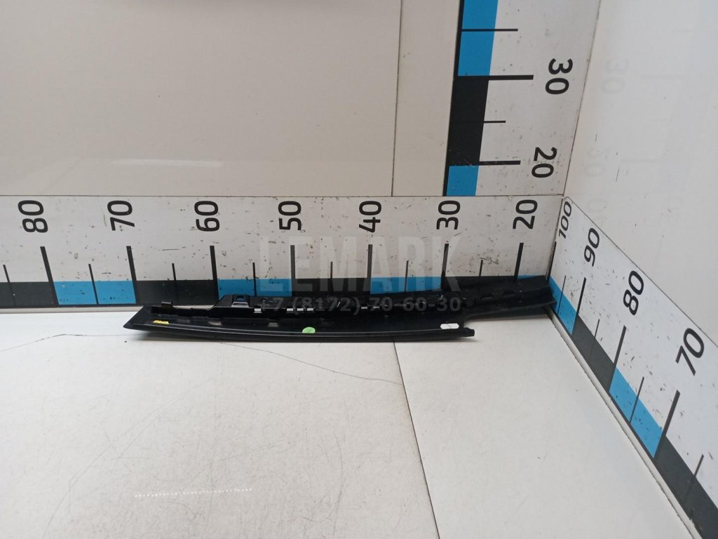 Накладка двери передней левой