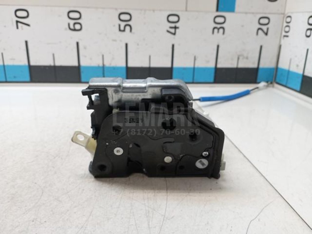 Замок двери передней левой