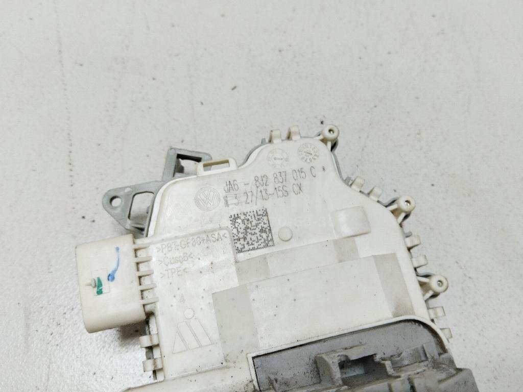 Замок двери передней левой