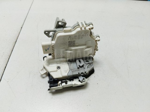 Замок двери передней левой