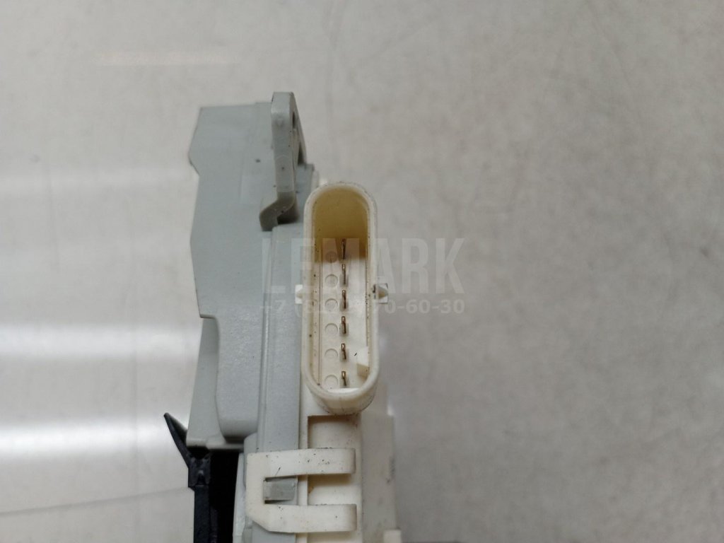 Замок двери задней левой