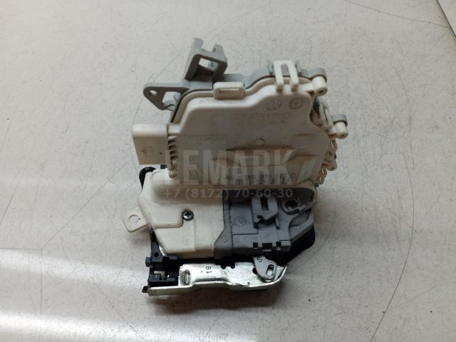 Замок двери задней левой