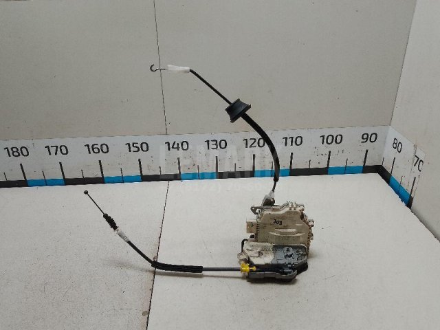 Замок двери задней левой