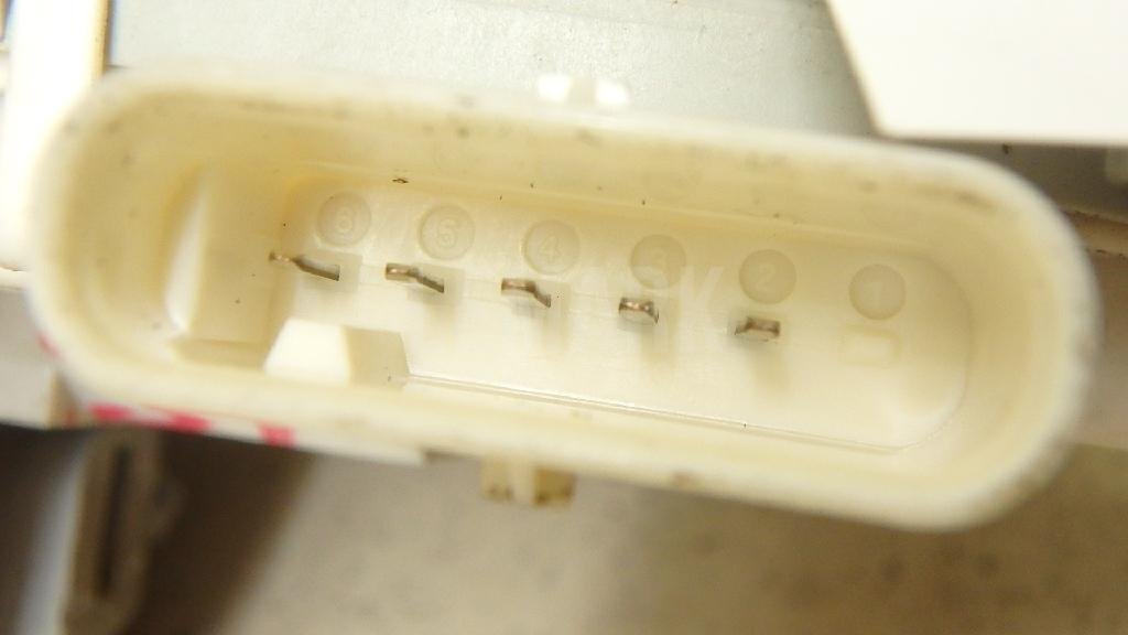 Замок двери задней левой