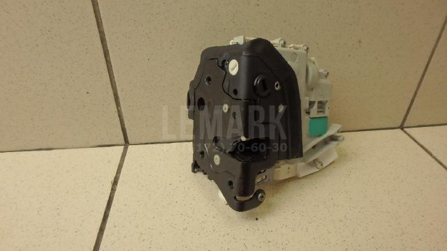 Замок двери задней левой