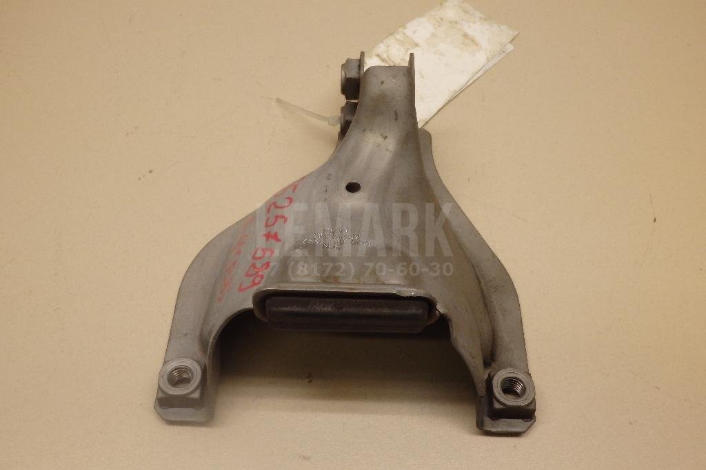 Кронштейн опоры двигателя