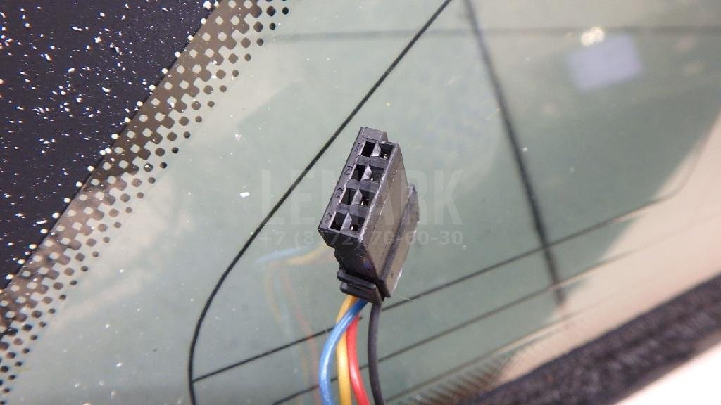 Стекло кузовное глухое левое