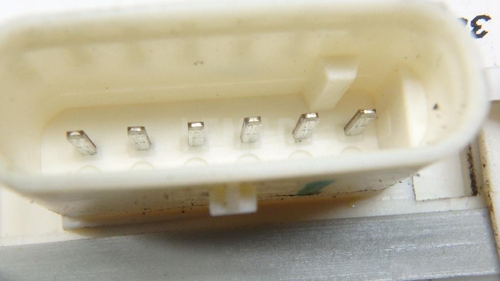 Замок двери задней левой