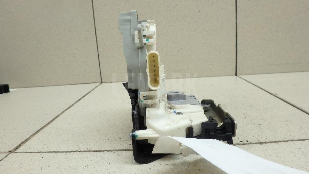 Замок двери задней левой