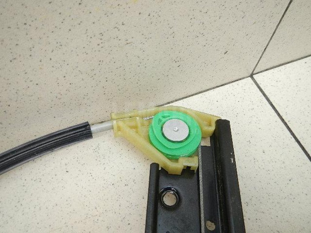 Стеклоподъемник электр. передний левый