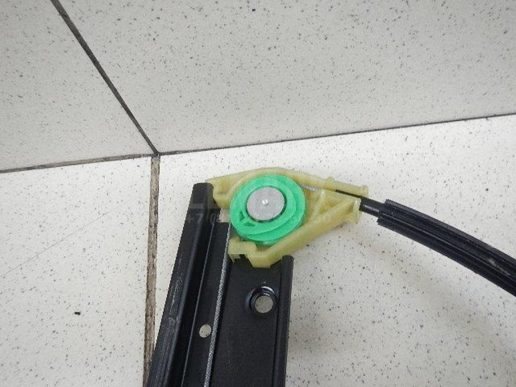 Стеклоподъемник электр. передний левый