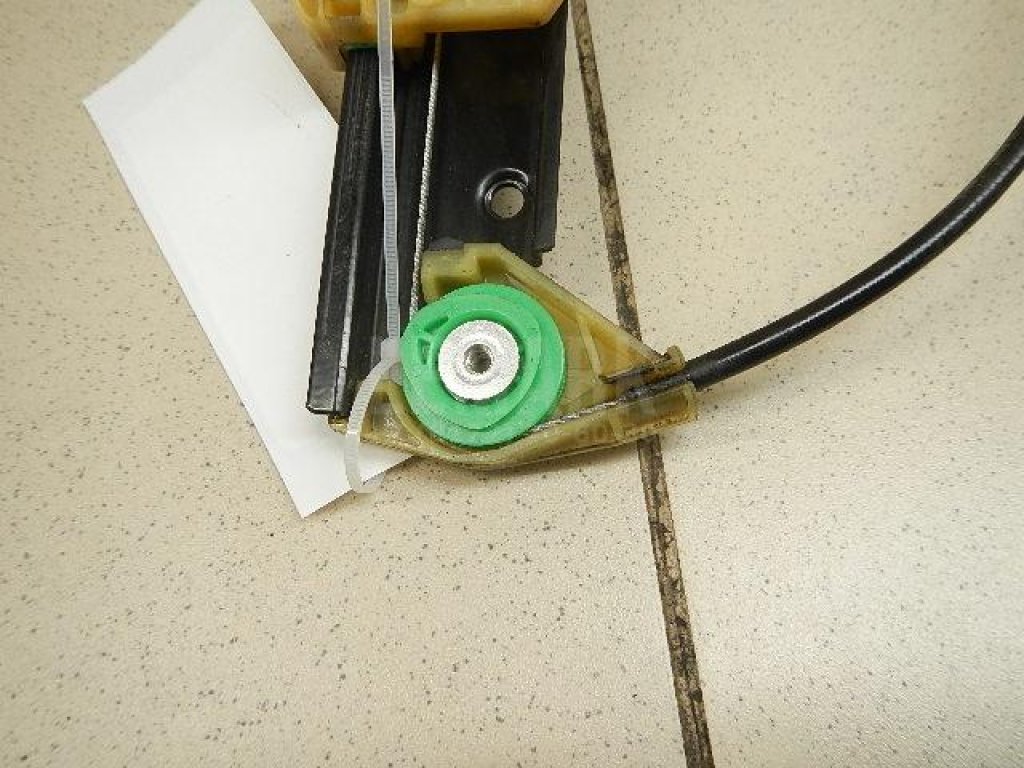 Стеклоподъемник электр. передний левый