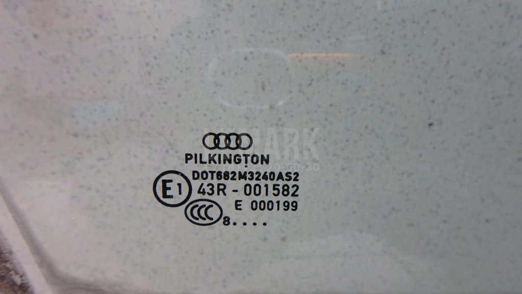 Стекло двери передней правой