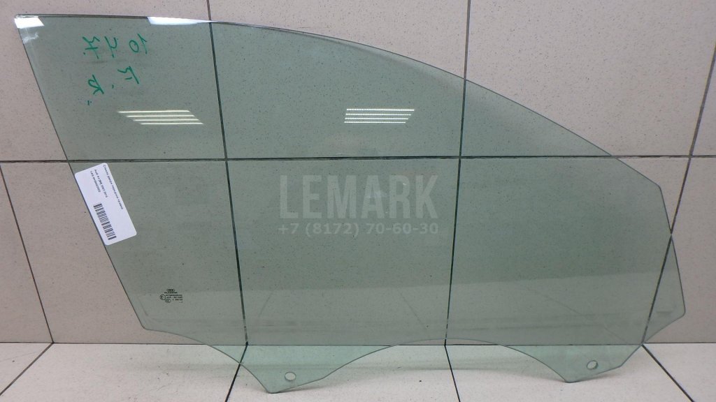 Стекло двери передней правой