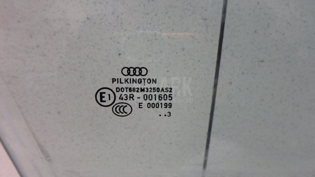 Стекло двери передней правой