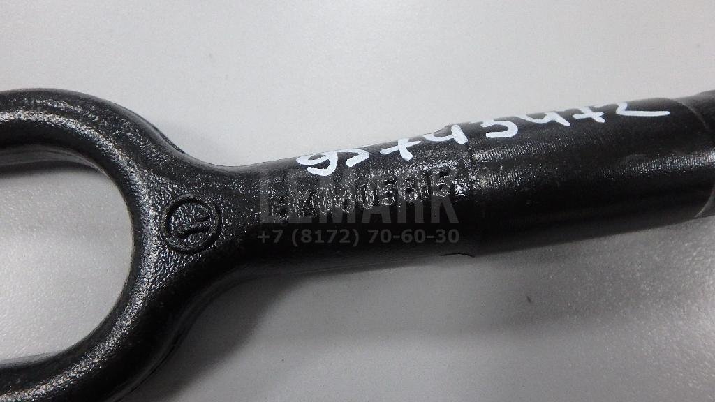 Крюк буксировочный