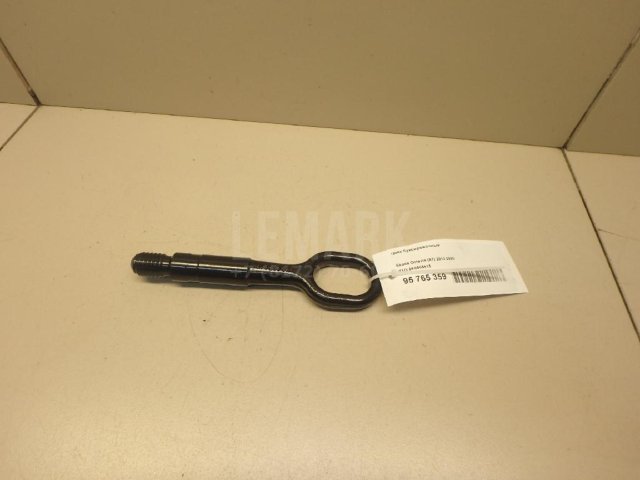 Крюк буксировочный