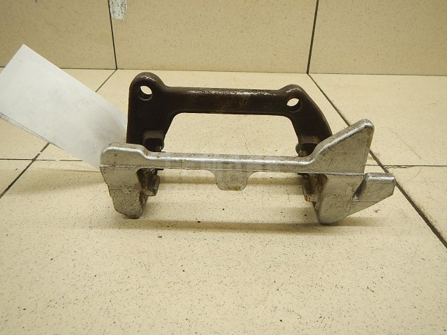 Скоба суппорта заднего левого