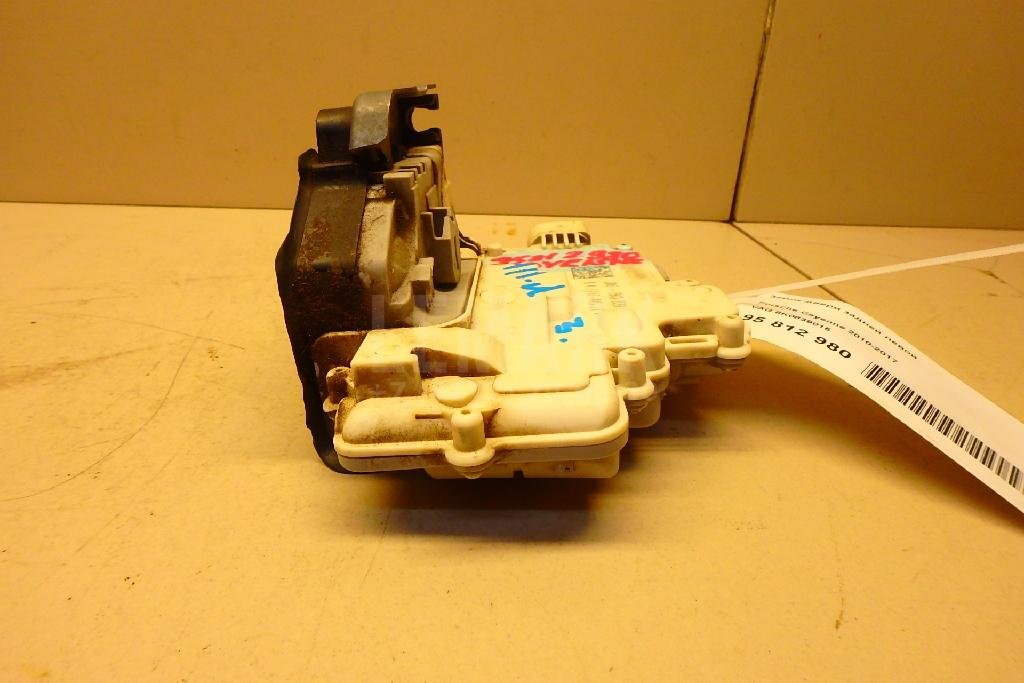 Замок двери задней левой