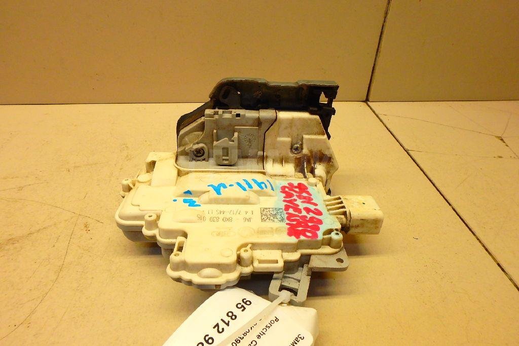 Замок двери задней левой